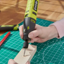 Best Ryobi RRT4-120GA15 4V USB multiværktøj, med 15 tilbehørsdele