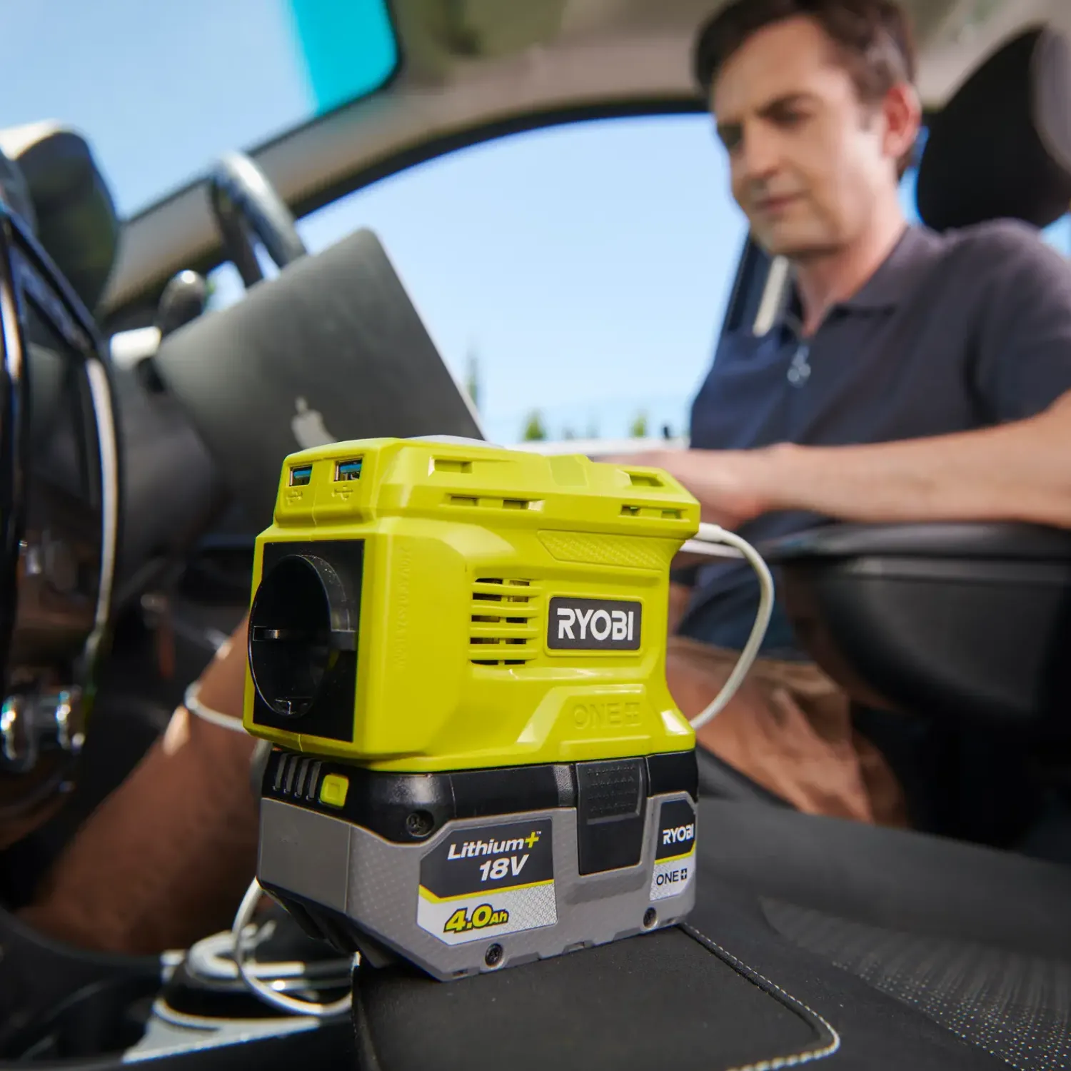 Ryobi Batterier Og Opladere^RY18BI150B 2-i-1 inverter og oplader 18V ONE+