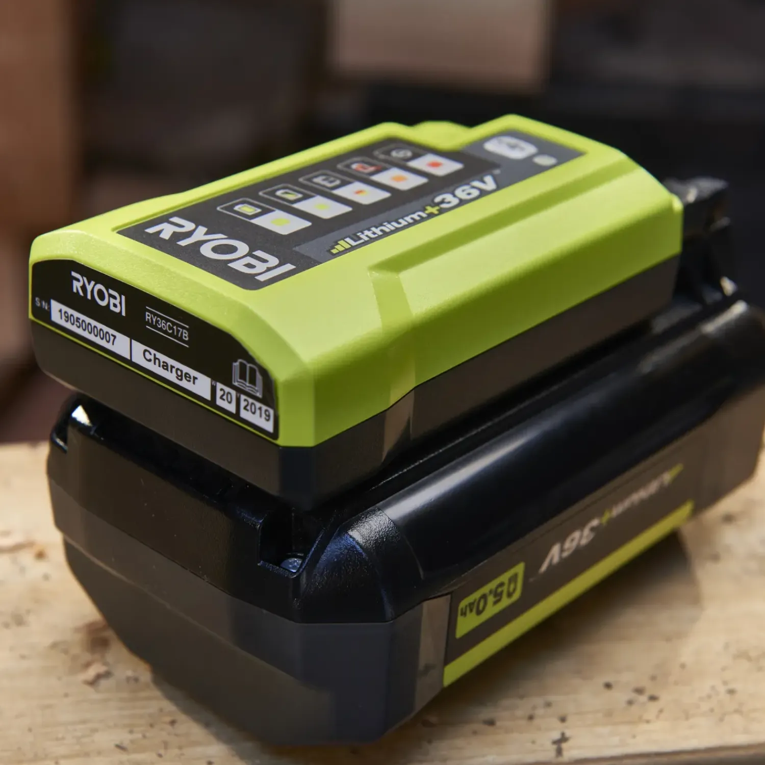 Ryobi Batterier Og Opladere^RY36C17A 36V MAX POWER lader