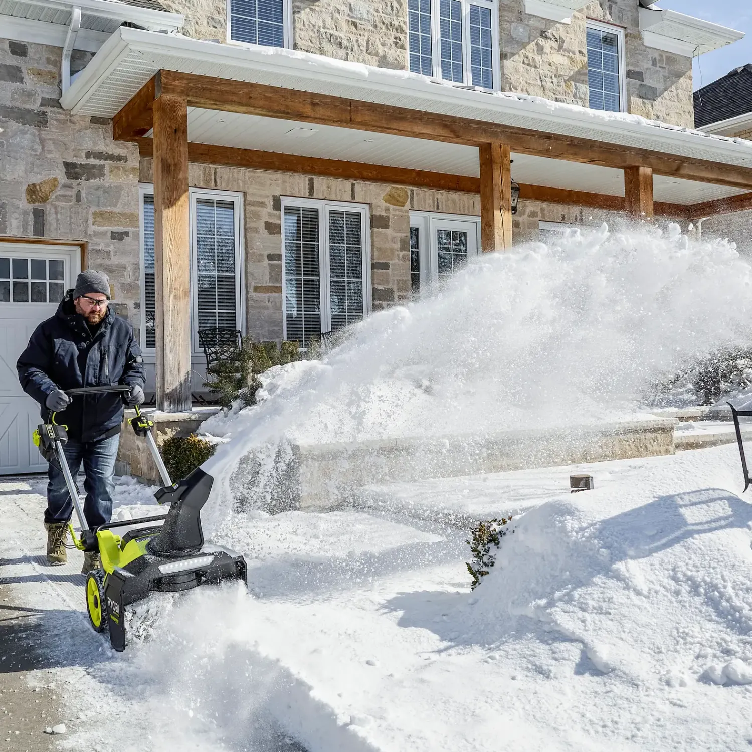 Ryobi Fejemaskiner Og Sneslynger^RY36STX53A-150 53 cm sneslynge 1x5.0 Ah 36V MAX POWER batteri/lader