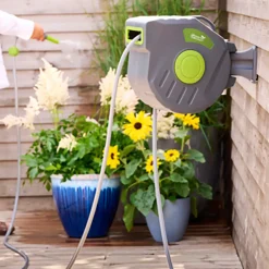 Havevanding^Slangeopruller til væg m/20 1/2