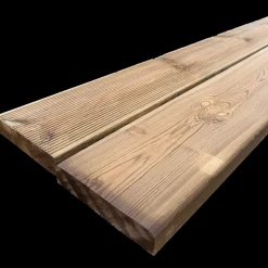 Trykimprægnerede Terrassebrædder^Terrassebrædder m. riller brunimprægneret 28x145 mm x 4,2 m