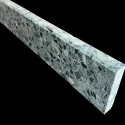 Granit.dk Gulv- Og Vægfliser^Terrazzo sokkellister caracas slebet overflade og top med fas 40x1,5x7,5 cm