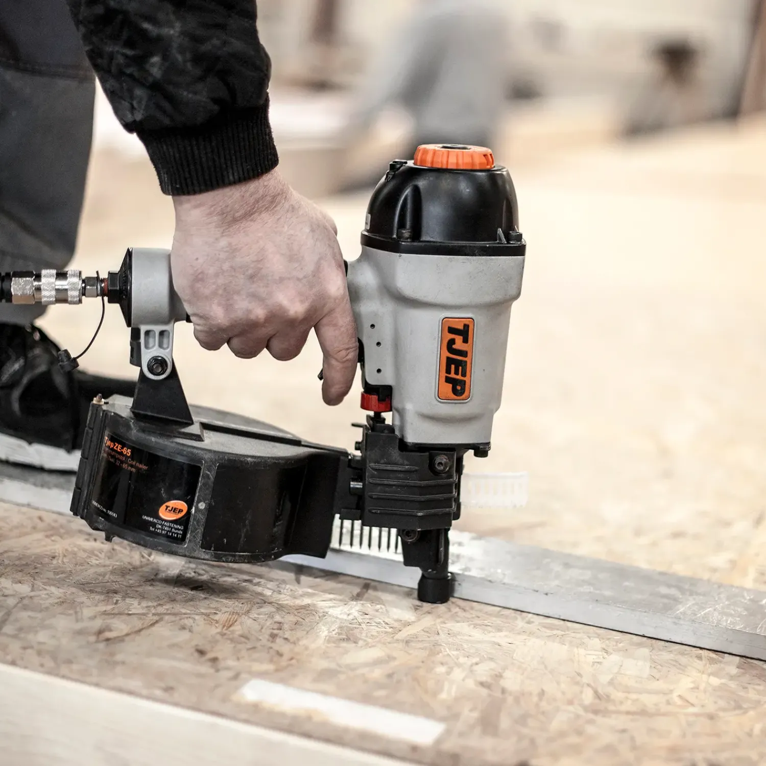 Online Tjep ZE-65 tromlesømpistol