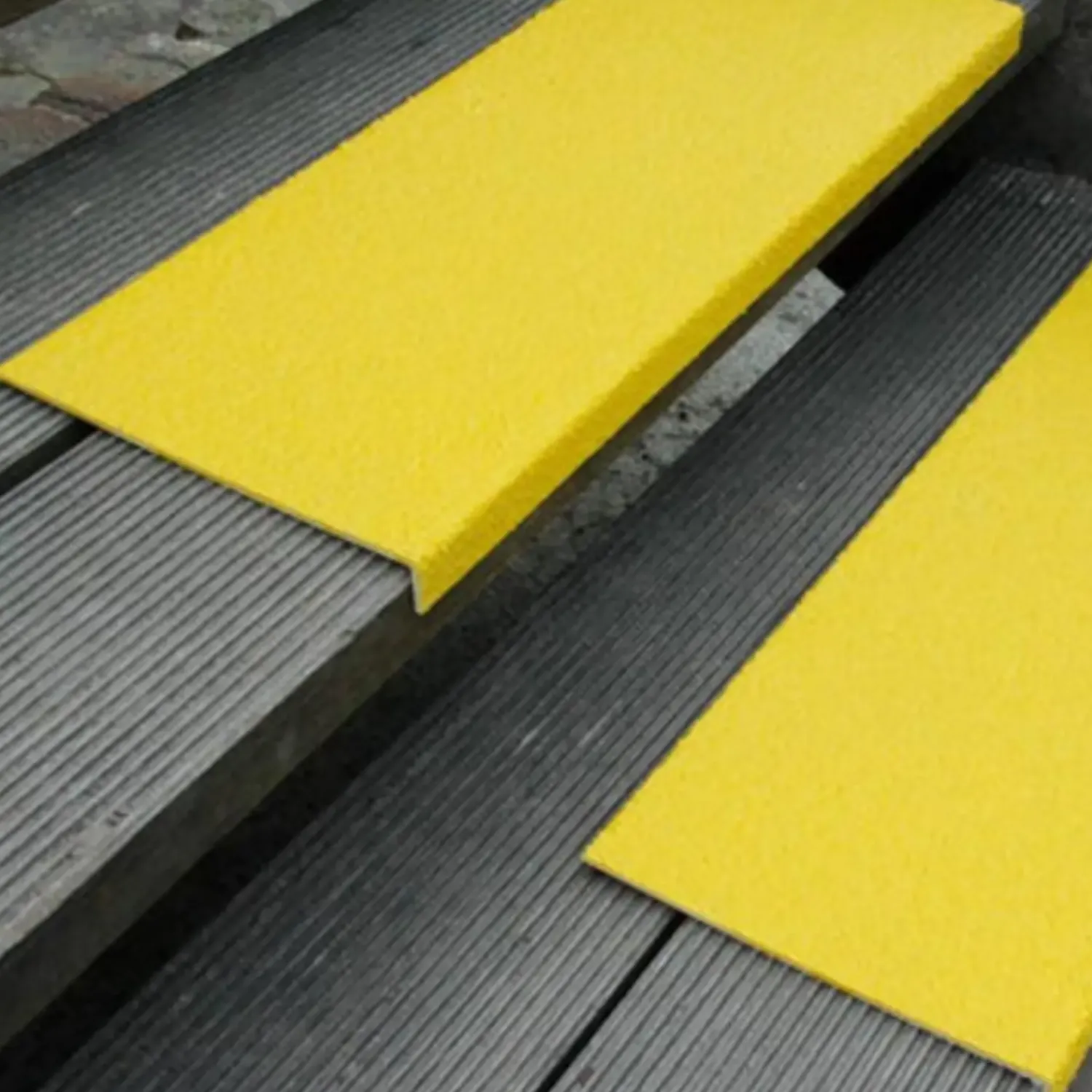 Skridsikker Tape Og Måtter^Trappetrin grp skridsikker grov 230x30x600 mm gul