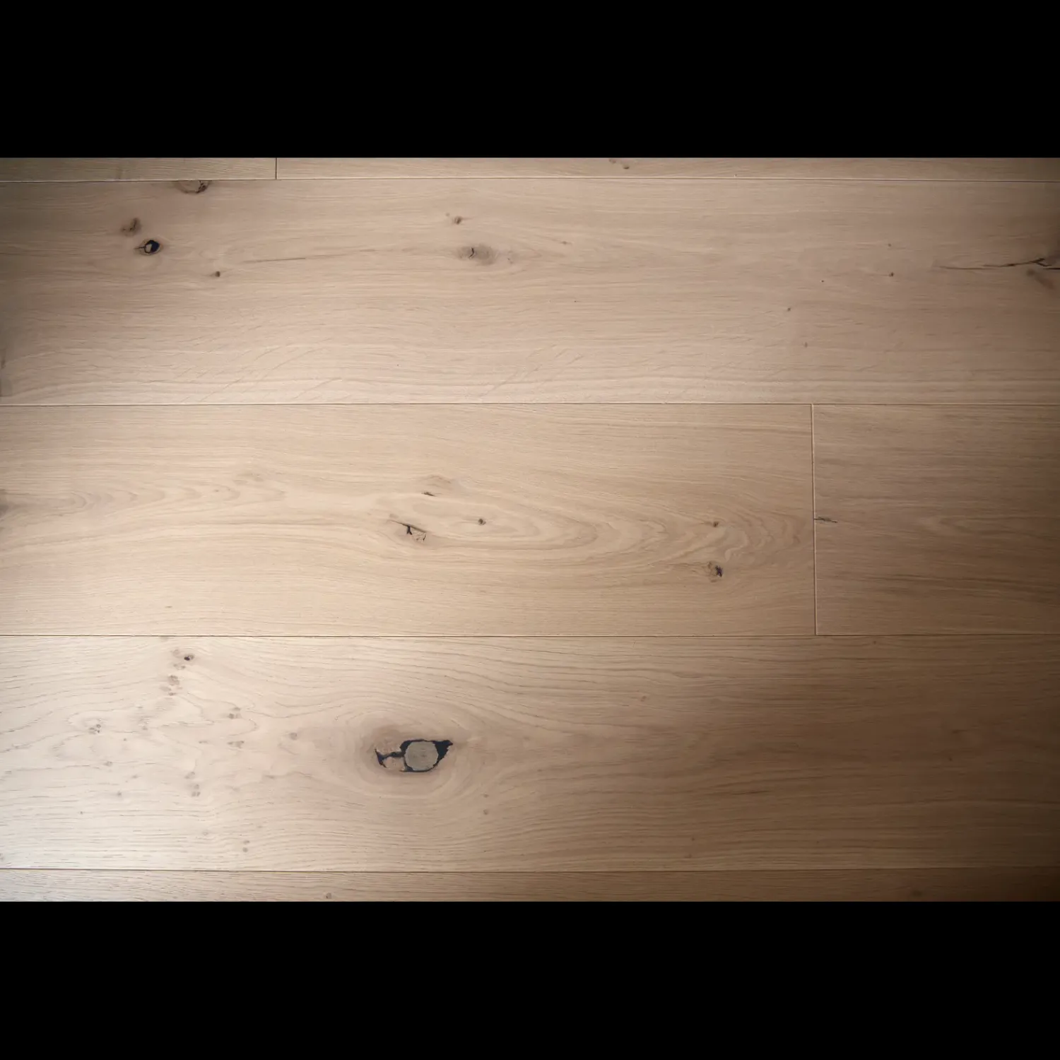 Outlet Wallmann Herregårdsplank parketgulv i eg, børstet invisible matlak 15x260x2200 mm