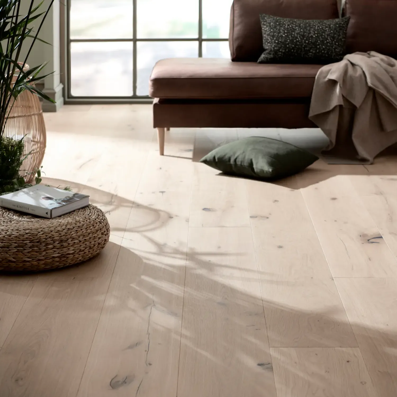 Outlet Wallmann Herregårdsplank parketgulv i eg, børstet invisible matlak 15x260x2200 mm