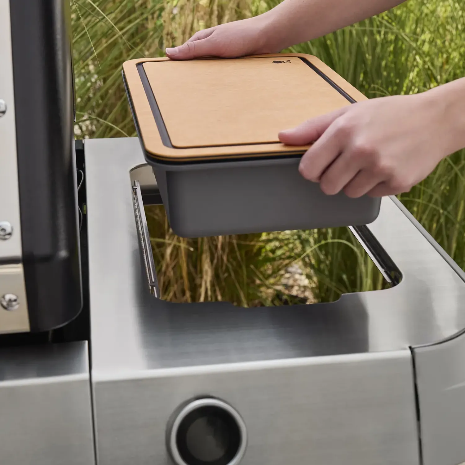 Discount Weber works opbevaringsboks m/skærebræt